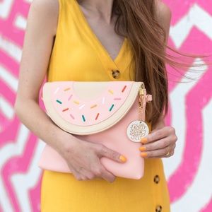Studio DIY March Can't Clutch This Donut Clutch
